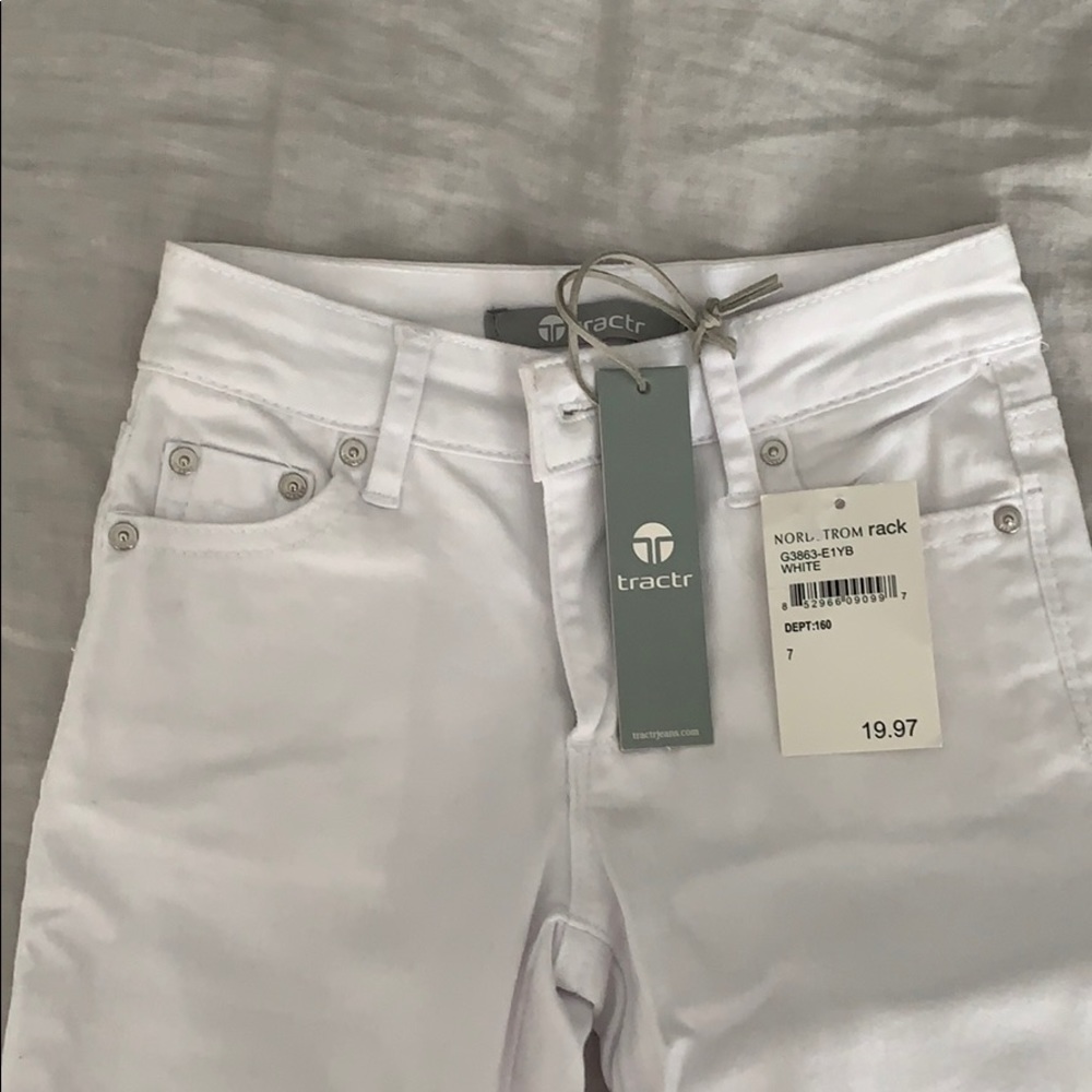 Size 7 tractr white denim jeans, distressed knees